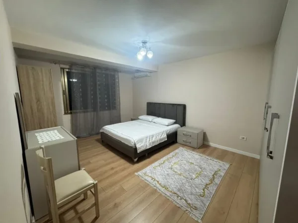 Tirane, jepet me qera apartament 1+1+Aneks Kati 6, 68 m² 600 € (prane Ministrise se Drejtesise)