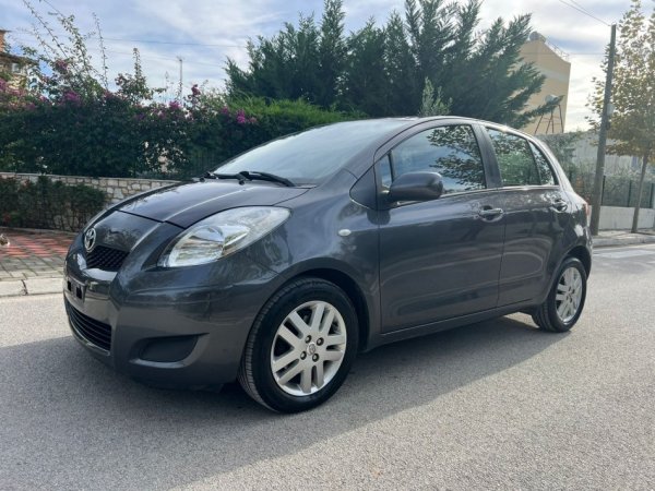 Vlore - Lungomare, shes makine Toyota Yaris 2010 1.4Naft Nafte, gri e erret manuale Klima 176.000 km 4.500 €