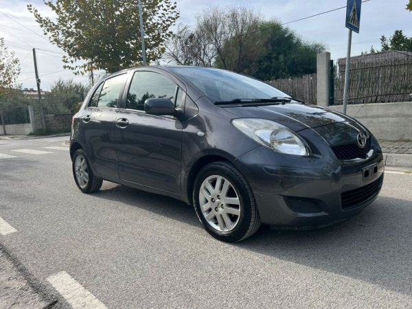 Vlore - Lungomare, shes makine Toyota Yaris 2010 1.4Naft Nafte, gri e erret manuale Klima 176.000 km 4.500 €