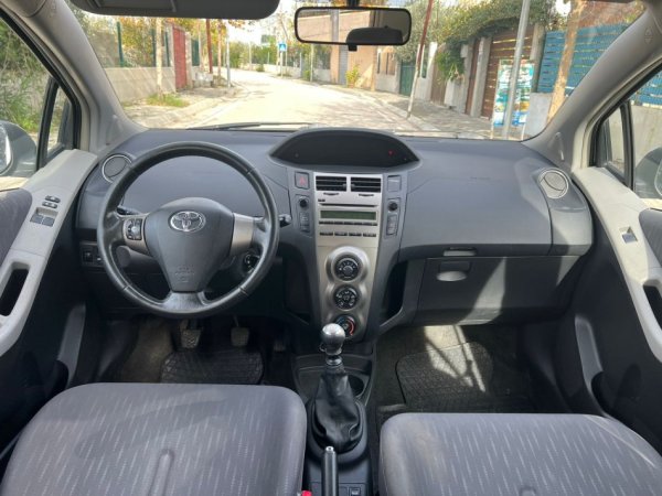 Vlore - Lungomare, shes makine Toyota Yaris 2010 1.4Naft Nafte, gri e erret manuale Klima 176.000 km 4.500 €
