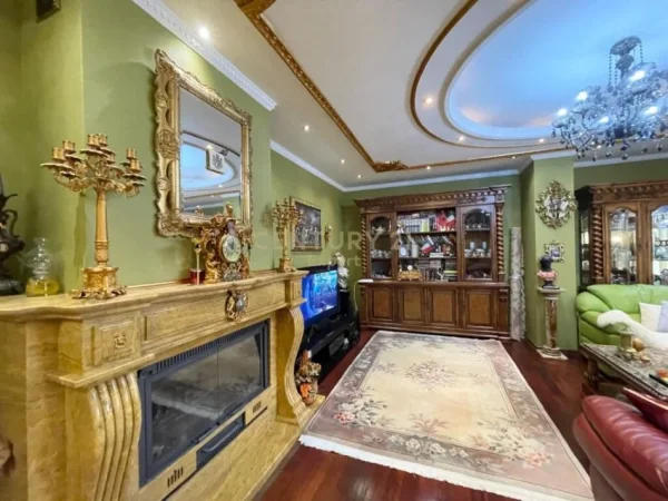 Tirane, jepet me qera apartament 3+1+Ballkon Kati 7, 106 m² 3.300 € (sheshi skenderbeu tek galleria)