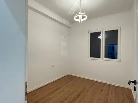 Tirane, shitet apartament 2+1+Ballkon Kati 4, 168.000 € (Rruga Mine Peza)