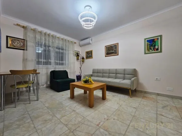 Tirane, jepet me qera apartament 1+1 Kati 2, 76 m² 650 € (Rruga Fortuzi)
