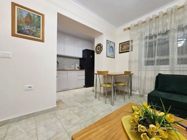Tirane, jepet me qera apartament 1+1 Kati 2, 76 m² 650 € (Rruga Fortuzi)