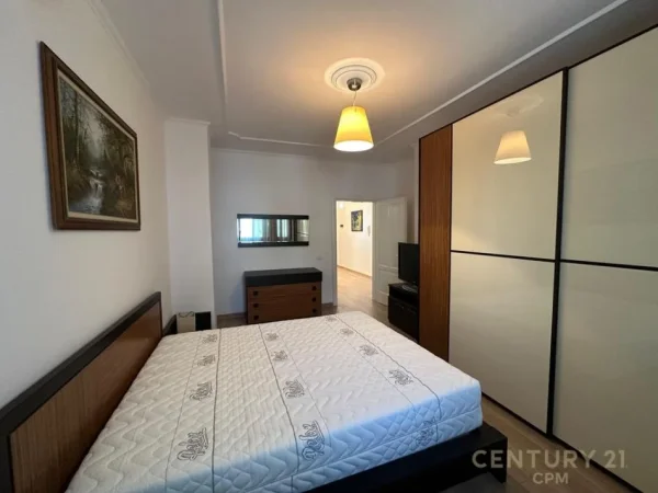Tirane, jepet me qera apartament 1+1+Ballkon Kati 3, 82 m² 700 € (qender)