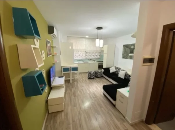 Mbi Shkollën e Baletit jepet me qera  1+1+Aneks+Ballkon, 40,000 Lekë, Kati 2, 62 m²