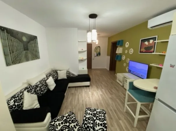 Mbi Shkollën e Baletit jepet me qera  1+1+Aneks+Ballkon, 40,000 Lekë, Kati 2, 62 m²