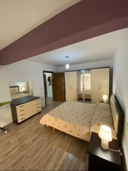 Mbi Shkollën e Baletit jepet me qera  1+1+Aneks+Ballkon, 40,000 Lekë, Kati 2, 62 m²