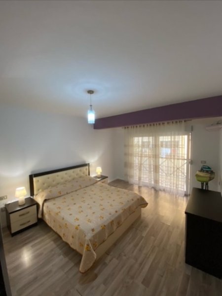 Mbi Shkollën e Baletit jepet me qera  1+1+Aneks+Ballkon, 40,000 Lekë, Kati 2, 62 m²