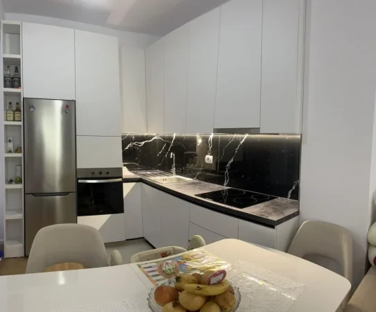 Tirane, jepet me qera apartament 1+1+Ballkon Kati 4, 65 m² 450 € (Kompleksi Kaimi)