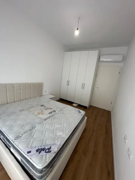 Tirane, jepet me qera apartament 1+1+Ballkon Kati 4, 65 m² 450 € (Kompleksi Kaimi)