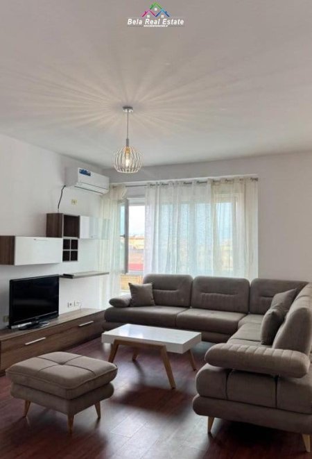 Tirane, jepet me qera apartament 2+1 Kati 4, 110 m² 700 € (Rruga Bill Klinton)