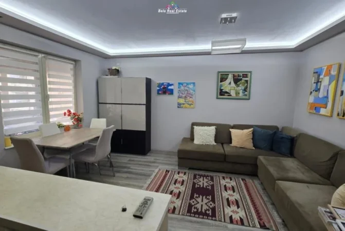 Tirane, jepet me qera apartament 2+1 Kati 3, 73 m² 650 € (Ambasada Amerikane)