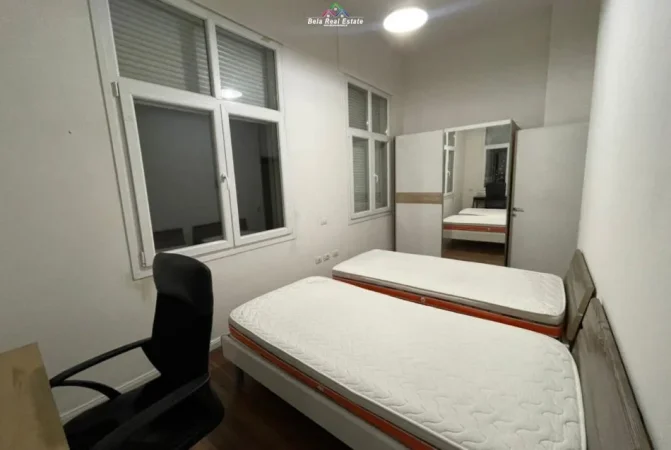 Tirane, jepet me qera apartament 2+1+Ballkon Kati 8, 105 m² 900 € (Zogu I Zi)