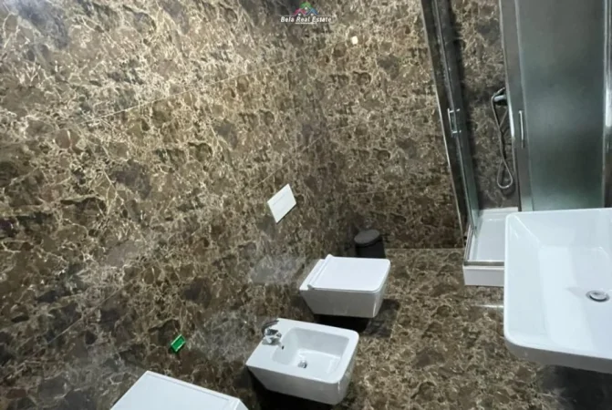 Tirane, jepet me qera apartament 2+1+Ballkon Kati 8, 105 m² 900 € (Zogu I Zi)