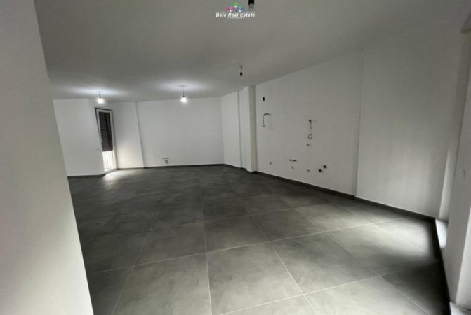 Tirane, jepet me qera zyre Kati 5, 220 m² 2.500 € (Rruga Ali Begeja)