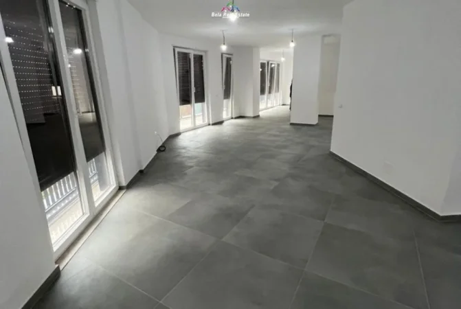Tirane, jepet me qera zyre Kati 5, 220 m² 2.500 € (Rruga Ali Begeja)