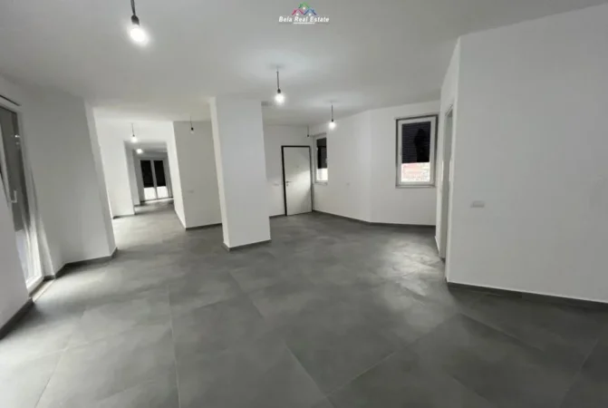 Tirane, jepet me qera zyre Kati 5, 220 m² 2.500 € (Rruga Ali Begeja)