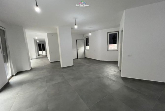 Tirane, jepet me qera zyre Kati 5, 220 m² 2.500 € (Rruga Ali Begeja)