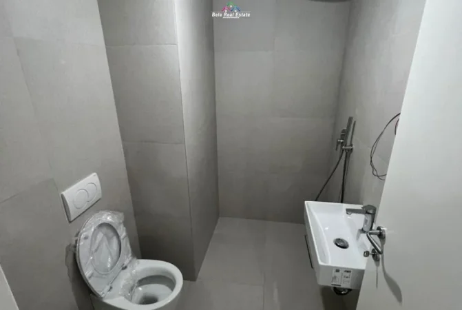 Tirane, jepet me qera zyre Kati 5, 220 m² 2.500 € (Rruga Ali Begeja)