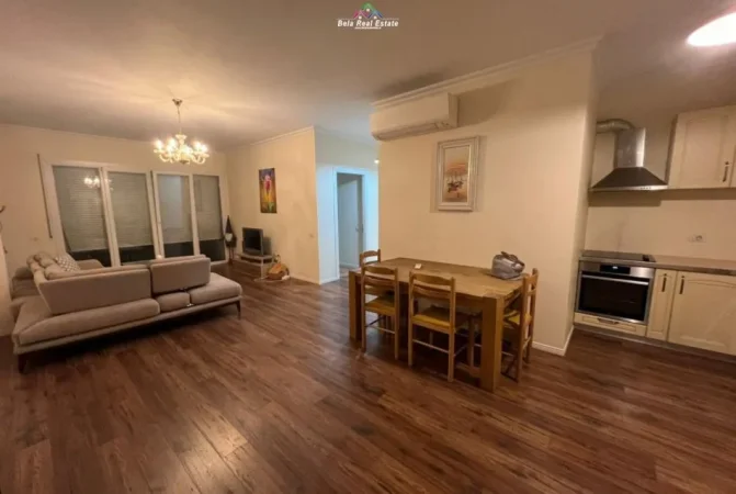 Tirane, jepet me qera apartament 2+1+Ballkon Kati 6, 140 m² 1.000 € (Zogu I Zi)