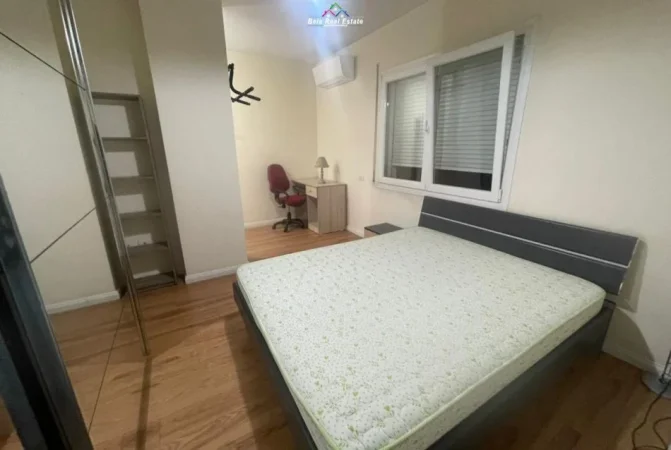 Tirane, jepet me qera apartament 2+1+Ballkon Kati 6, 140 m² 1.000 € (Zogu I Zi)