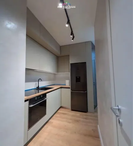 Tirane, jepet me qera apartament 2+1+Ballkon Kati 4, 80 m² 900 € (Komuna E Parisit)