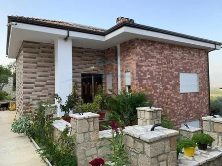 Tirane, shitet Vile , 375 m² 486.000 € (Fushe Preze)