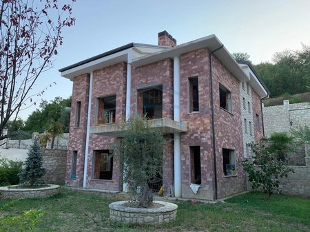 Tirane, shitet Vile , 375 m² 486.000 € (Fushe Preze)