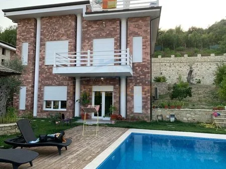 Tirane, shitet Vile , 375 m² 486.000 € (Fushe Preze)