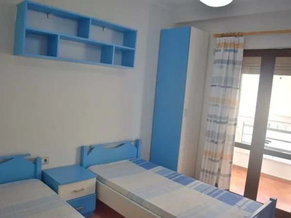 Tirane, jepet me qera apartament 3+1+Ballkon Kati 5, 125 m² 650 € (5 Maji)