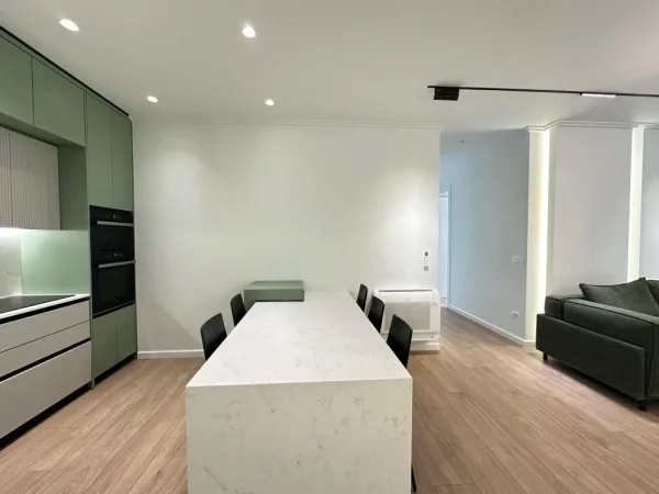 Tirane, jepet me qera apartament 3+1+Ballkon Kati 1, 140 m² 2.000 € (Liqeni i Thatë)