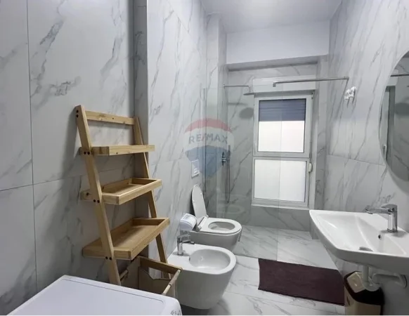 Tirane, jepet me qera apartament 1+1 Kati 3, 70 m² 450 € (Resiednca Kaimi Ali Dem)