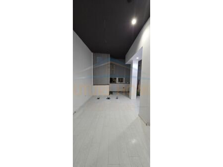 Tirane, jepet me qera ambjent biznesi Kati 1, 150 m² 2.500 € 