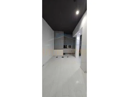 Tirane, jepet me qera ambjent biznesi Kati 1, 150 m² 2.500 € 