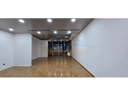 Tirane, jepet me qera ambjent biznesi Kati 1, 150 m² 2.500 € 