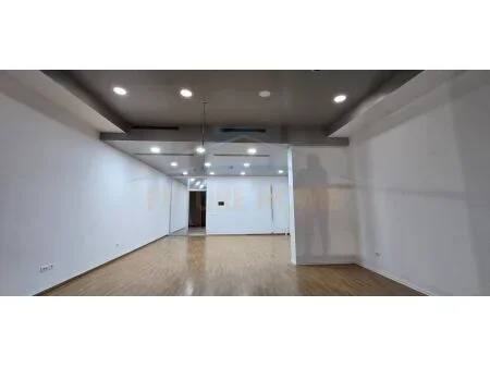 Tirane, jepet me qera ambjent biznesi Kati 1, 150 m² 2.500 € 