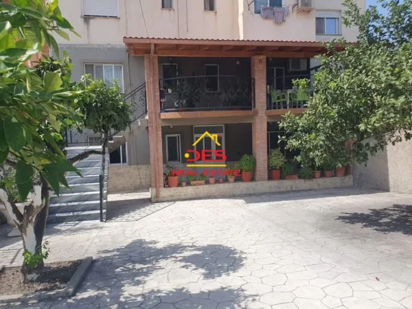 Vlore, shitet apartament , 108 m² 120.000 € (Rruga Zigur Lelo)