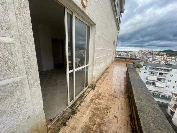 Tirane, shitet apartament 2+1+Ballkon Kati 6, 175 m² 150.000 € (Rruga Sotir Caci)