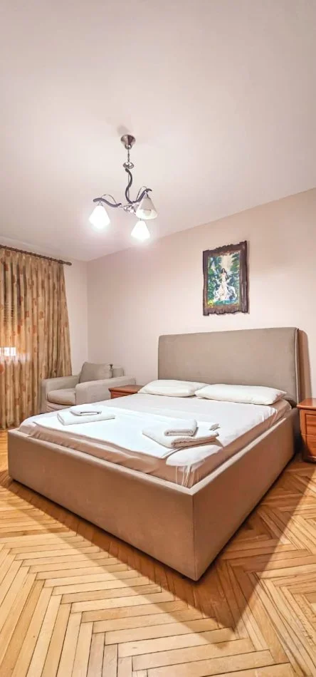 Tirane, jepet me qera apartament 2+1 , 80 m² 700 € (Tek Bkt, Myslym Shyri)