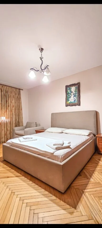Tirane, jepet me qera apartament 2+1 Kati 3, 80 m² 700 € (Tek Bkt. MYSLYM SHYR)
