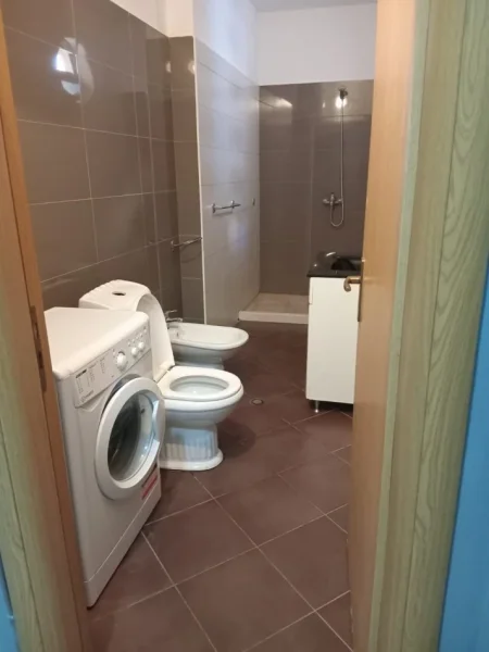 Durres, shitet apartament 1+1+Ballkon Kati 2, 70 m² 90.000 € (Përballë Hotel Ergit, Shkëmbi i Kavajës)