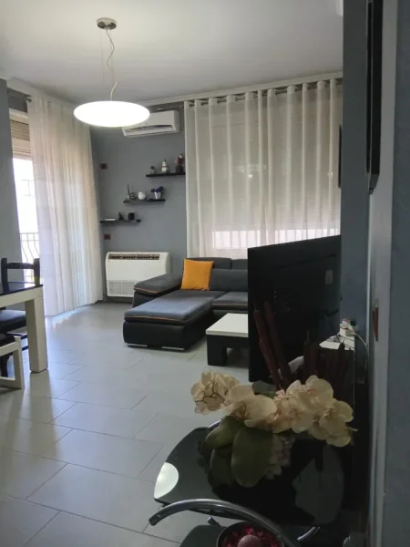 Durres, shitet apartament 1+1+Ballkon Kati 2, 70 m² 90.000 € (Përballë Hotel Ergit, Shkëmbi i Kavajës)