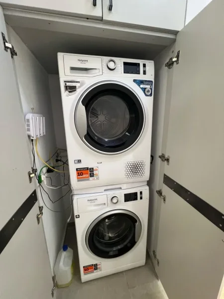 Tirane, jepet me qera apartament 2+1+Ballkon Kati 7, 90 m² 1.200 € (Rruga e Durresit)