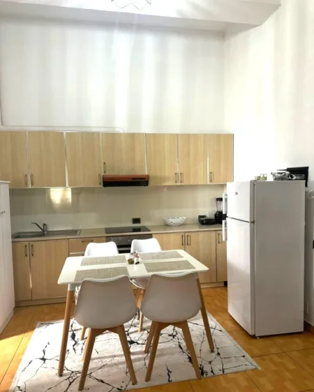 JEPET ME QIRA APARTAMENT 1+1 TEK RRUGA E DIBRËS,   550 €URO