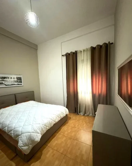 JEPET ME QIRA APARTAMENT 1+1 TEK RRUGA E DIBRËS,   550 €URO