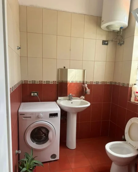 JEPET ME QIRA APARTAMENT 1+1 TEK RRUGA E DIBRËS,   550 €URO