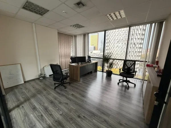 Tirane, jepet me qera Kati 7, 330 m² 5900 € (QENDER)