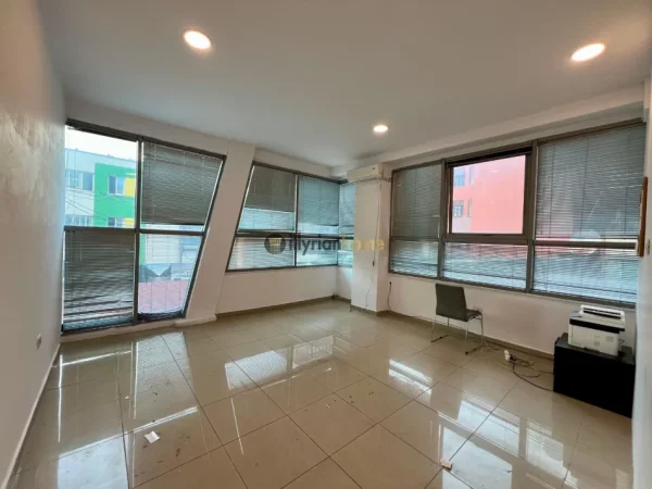Tirane, jepet me qera ambjent biznesi Kati 1, 69 m² 500 € (Rruga Tefta Tashko)