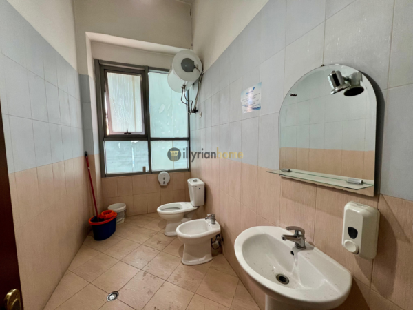 Tirane, jepet me qera ambjent biznesi Kati 1, 69 m² 500 € (Rruga Tefta Tashko)